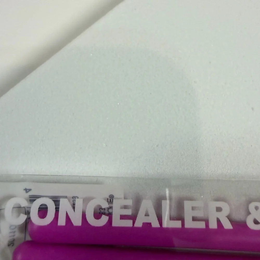 🩷5/$10🩷 Pink Concealer & Eyeshadow Brush Duo